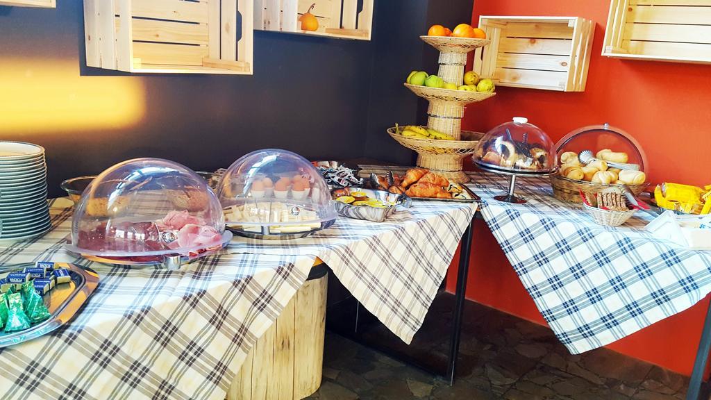 Lake Garda Hostel Salò Dış mekan fotoğraf