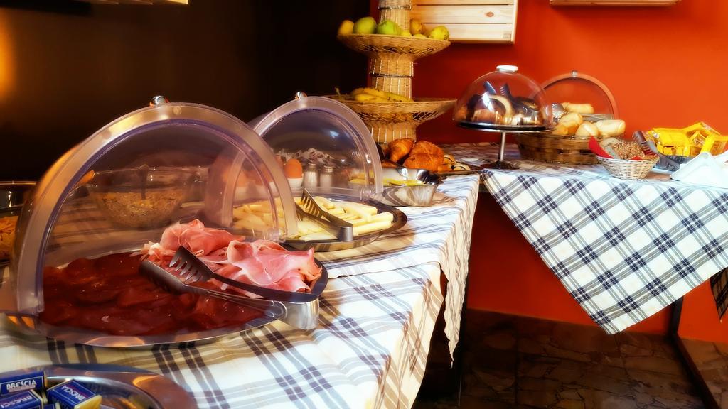Lake Garda Hostel Salò Dış mekan fotoğraf