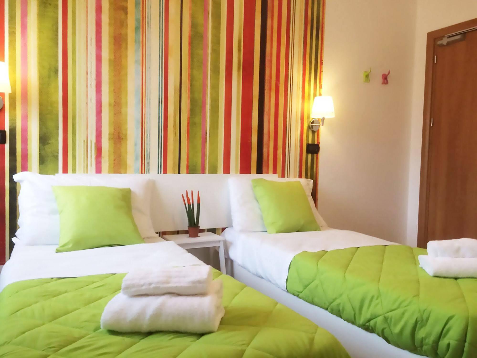 Lake Garda Hostel Salò Dış mekan fotoğraf