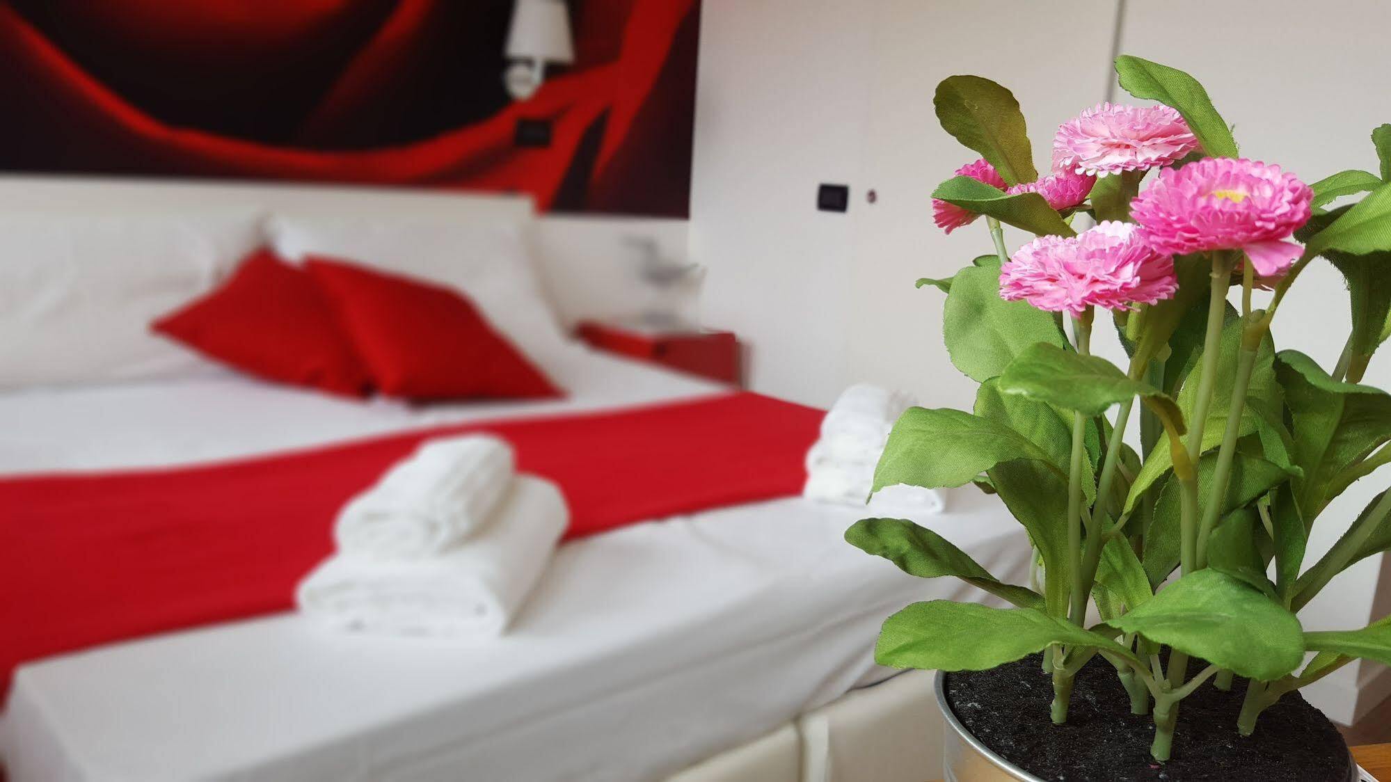 Lake Garda Hostel Salò Dış mekan fotoğraf