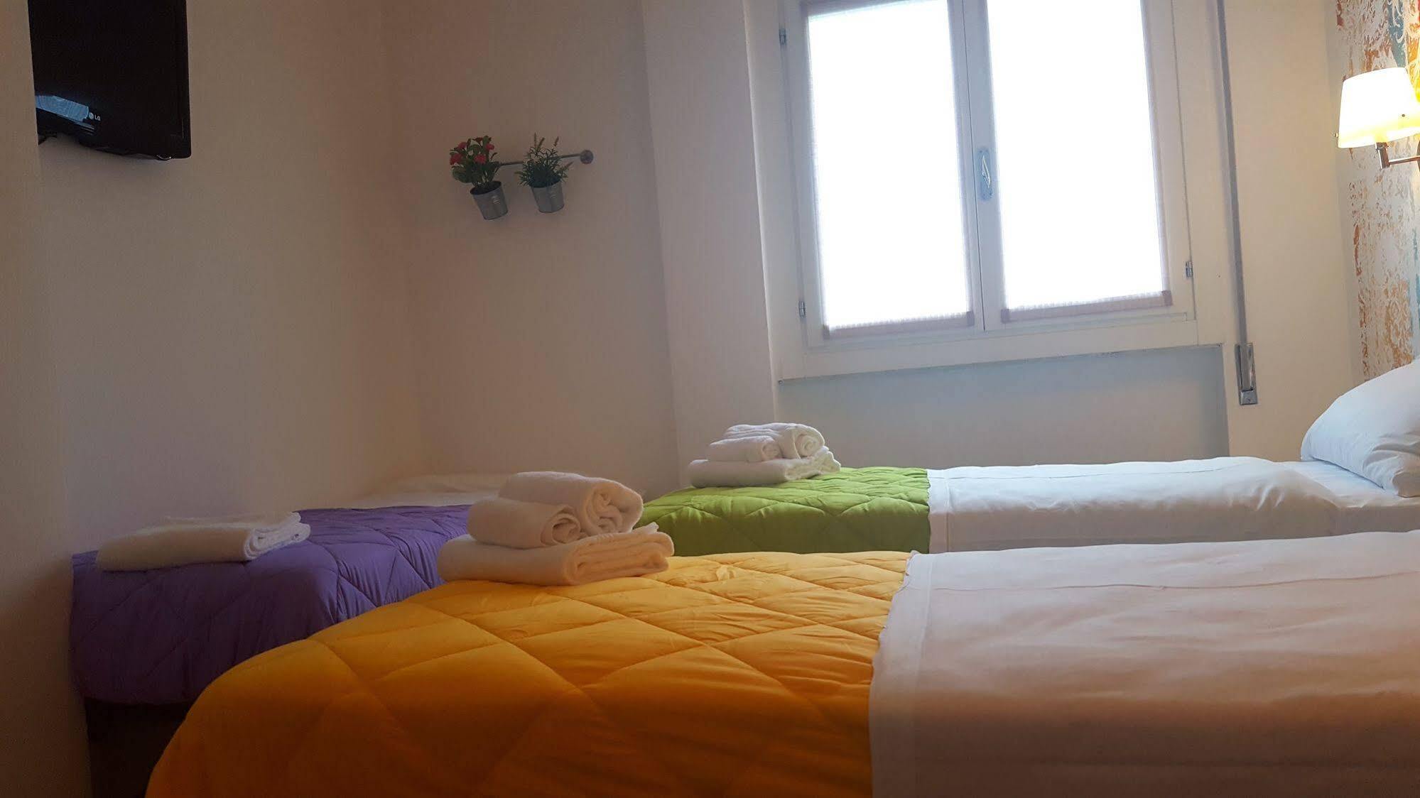 Lake Garda Hostel Salò Dış mekan fotoğraf